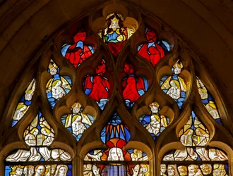 Fenster, das Gott, Engel und darüber das zweite Kommen Christi darstellt